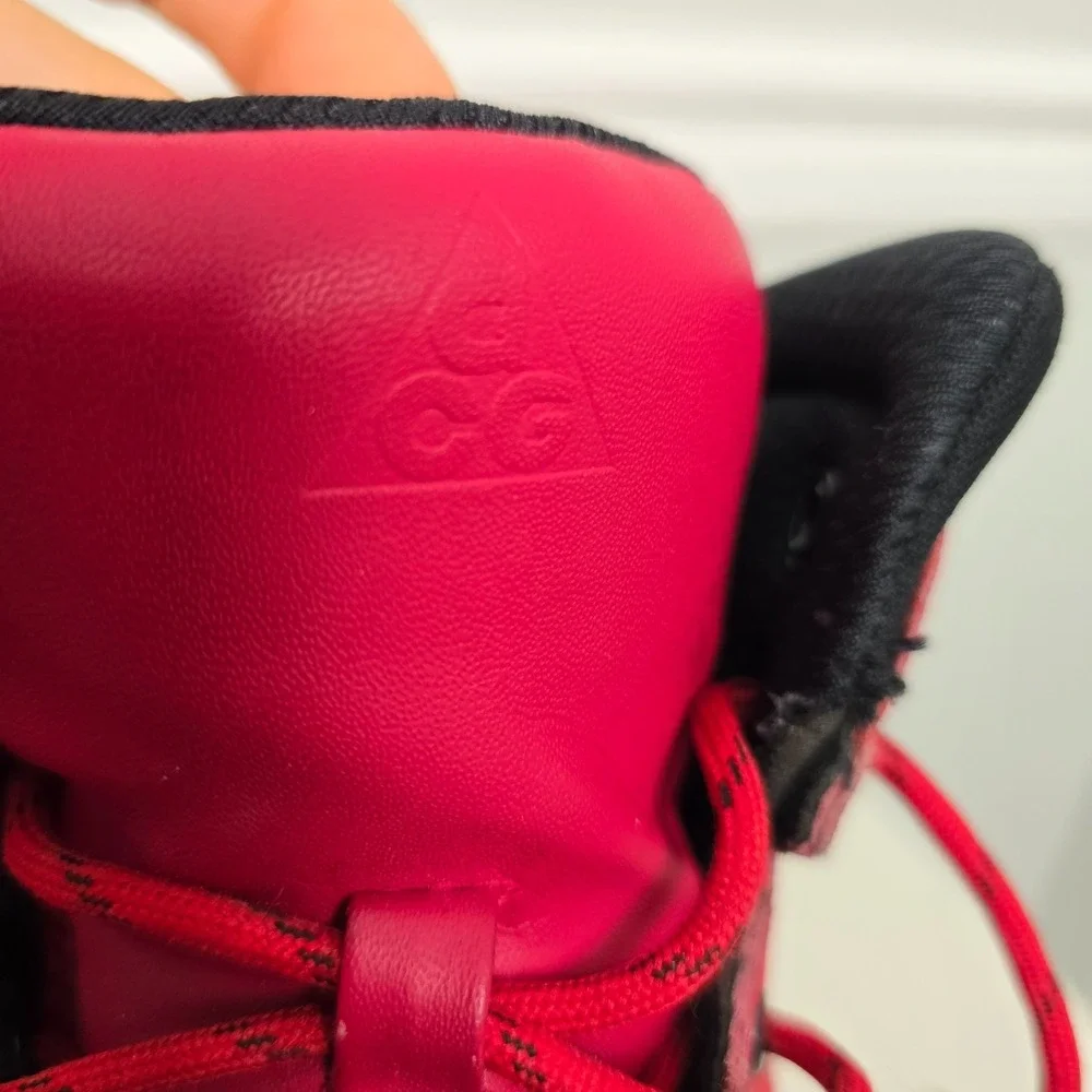 Nike ACG Youth Woodside II High Distance Duck Boots Sz 5Y Red/Black Winter Snow